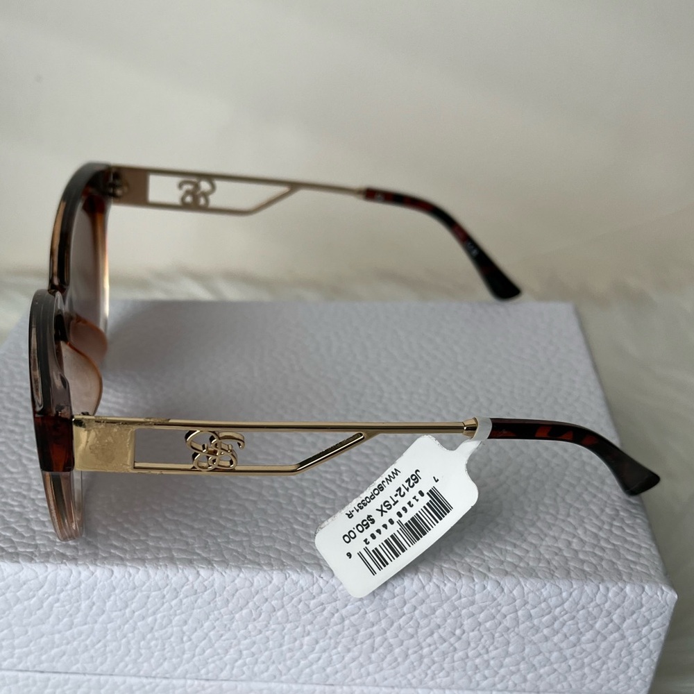 Jessica Simpson sunglasses - Picture 2 of 3